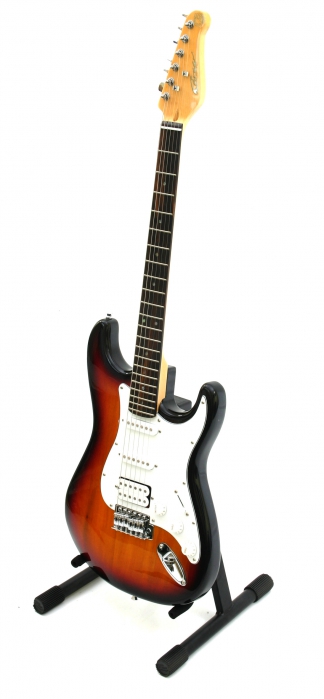 Career Strat HSS Sunburst elektrick gitara