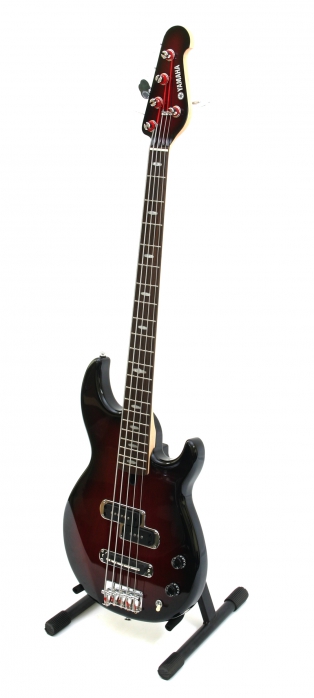 Yamaha BB 415 WR2 basov gitara