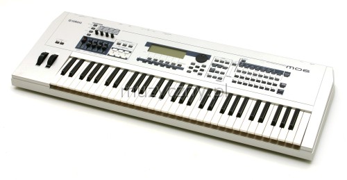 Yamaha MO6 synteztor